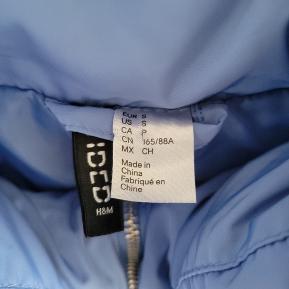 Periwinkle H&M Divided Women's Puffer Jacket Size Small - Picture 3 of 6
